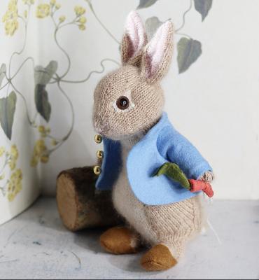 [ravelry] Вязанный спицами Кролик Peter Rabbit [Claire Garland]