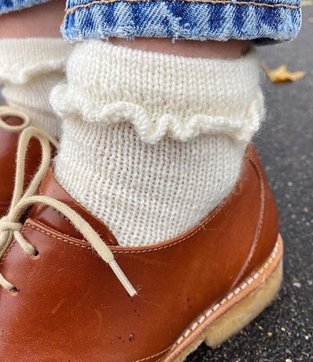 [Вяжи.ру] Вязаные носочки Ruffle Socks [ПетитНит]