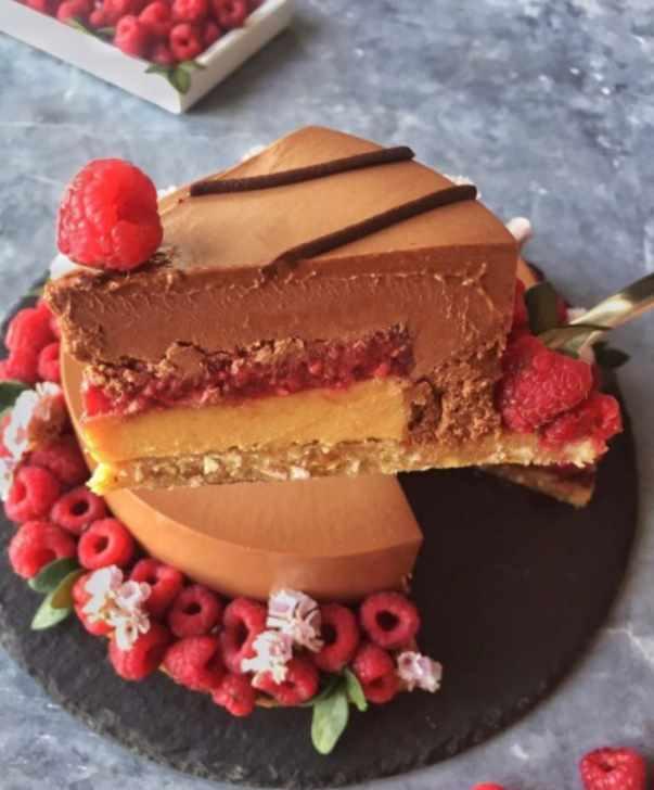 Мастерская сыроедческих десертов. Базовый курс [Татьяна Большакова]