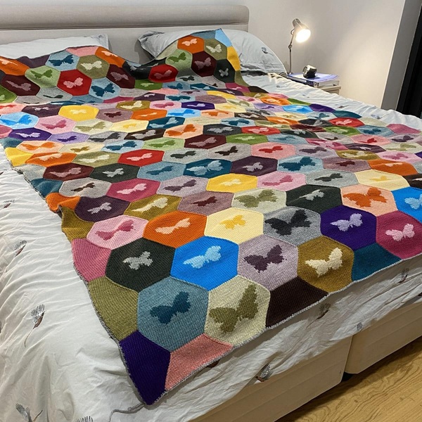 [Вяжи.ру] Жаккардовый плед с бабочками Butterfly Patchwork Quilt [Dee Hardwicke]